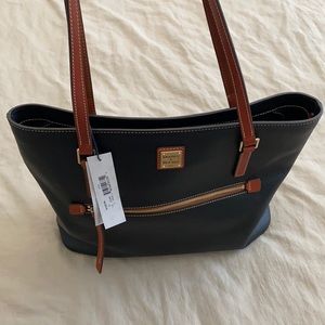 Brand NEW Dooney & Bourke purse